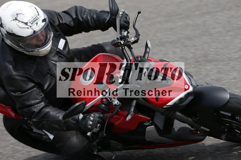 /Archiv-2024/29 12.06.2024 MOTO.CH Track Day ADR/Gruppe blau/Team